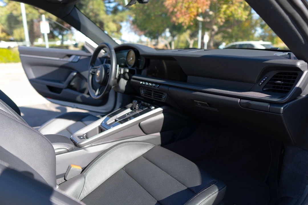 2020 Porsche 992 Carrera - Image 17 of 31