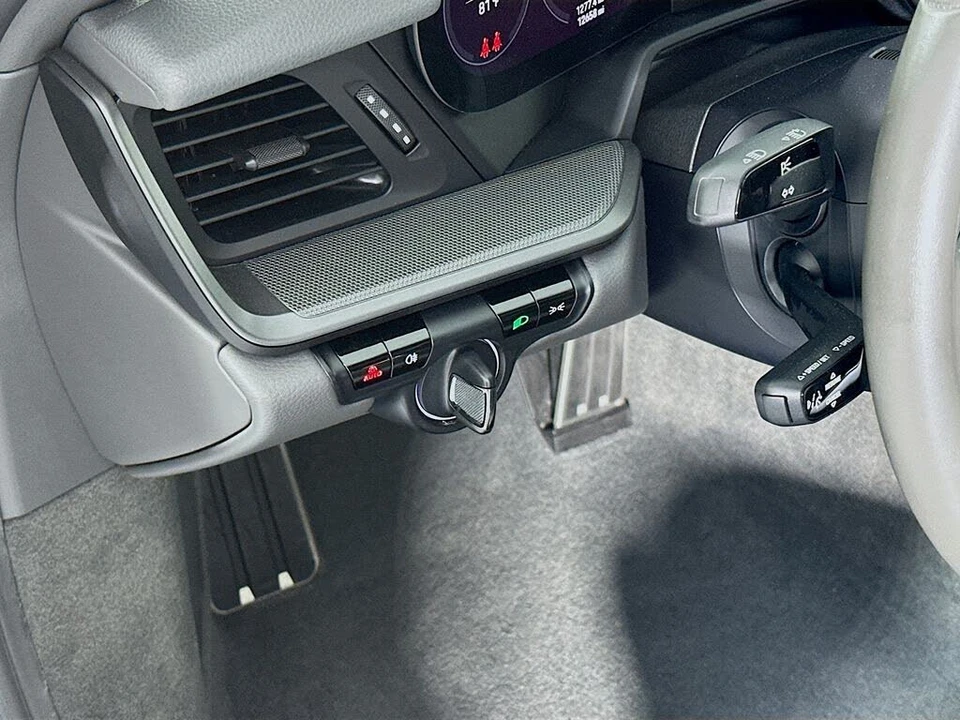2020 Porsche 992 Carrera - Image 11 of 31