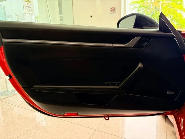 2020 Porsche 992 Carrera - Image 14 of 31