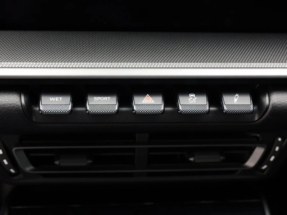 2020 Porsche 992 Carrera - Image 24 of 31