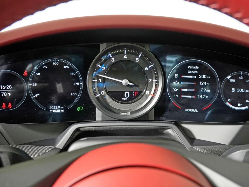 2020 Porsche 992 Carrera - Image 25 of 31