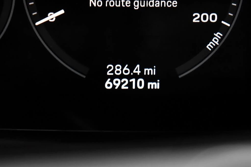 2020 Porsche 992 Carrera - Image 17 of 31
