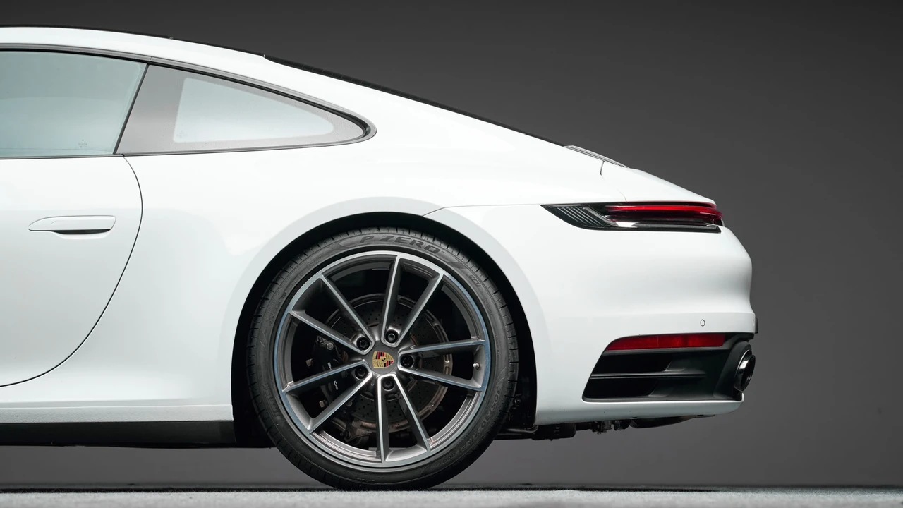 2020 Porsche 992 Carrera - Image 17 of 31