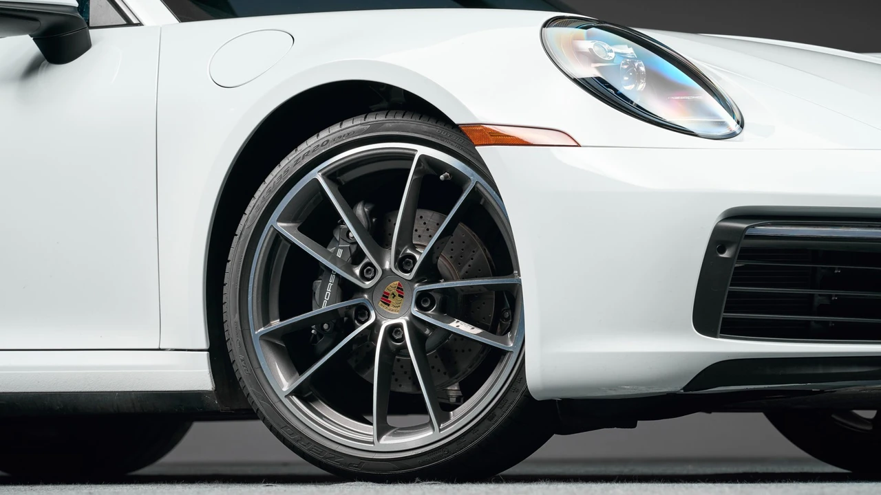 2020 Porsche 992 Carrera - Image 24 of 31