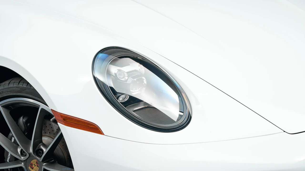 2020 Porsche 992 Carrera - Image 28 of 31
