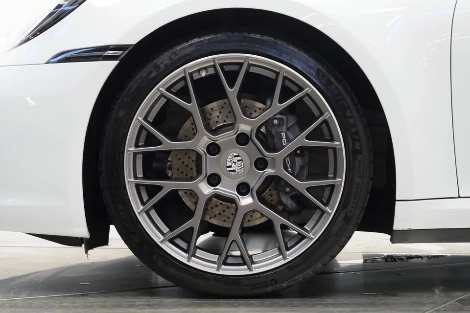 2020 Porsche 992 Carrera - Image 6 of 15