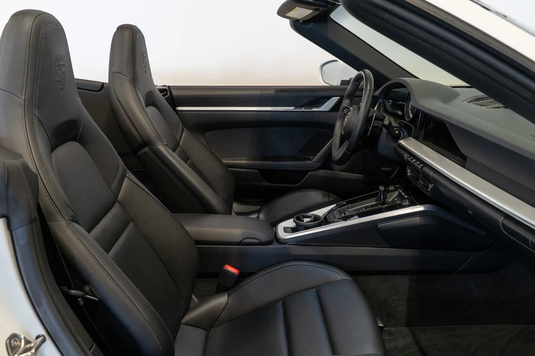 2020 Porsche - Image 12 of 31