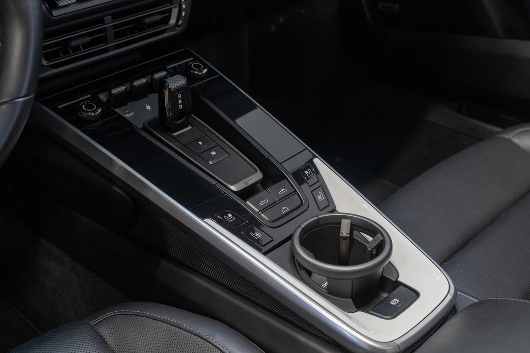 2020 Porsche - Image 8 of 31