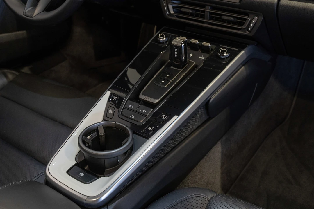 2020 Porsche - Image 14 of 31