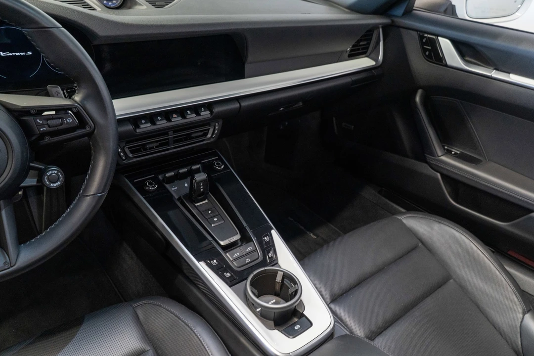 2020 Porsche - Image 7 of 31