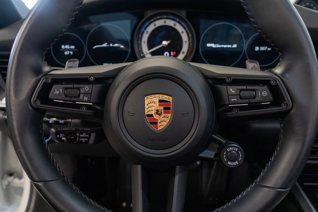 2020 Porsche - Image 9 of 31