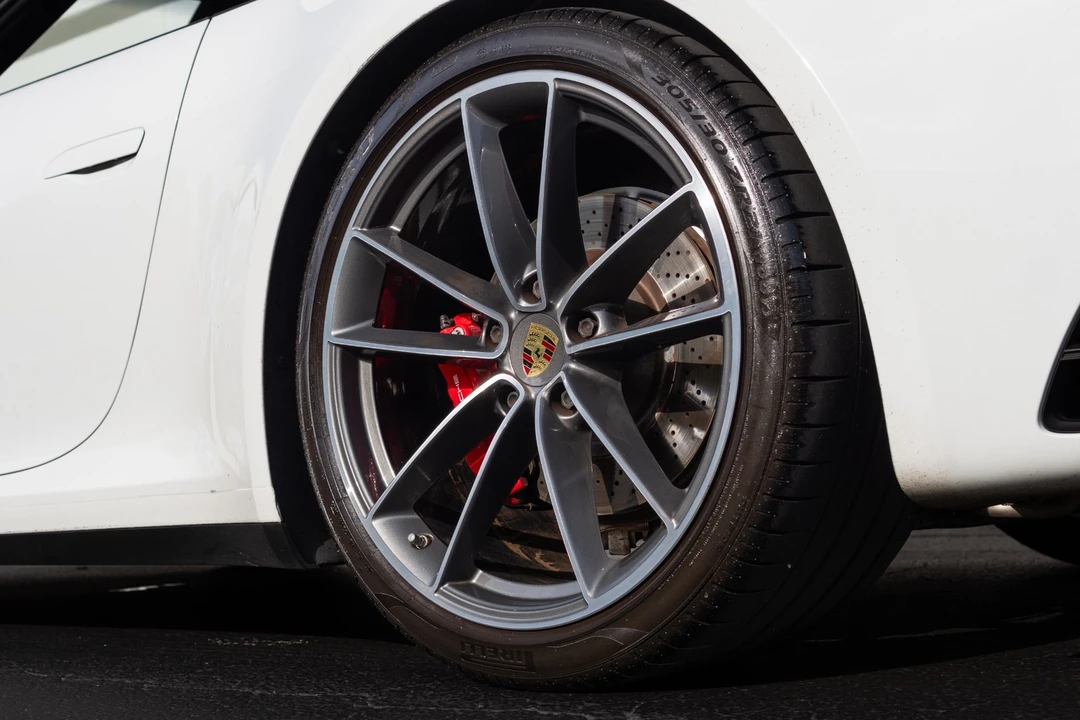 2020 Porsche - Image 24 of 31