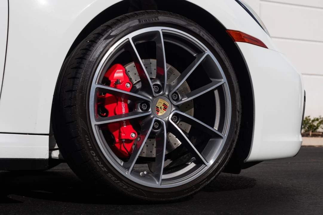 2020 Porsche - Image 9 of 31