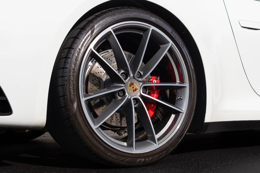 2020 Porsche - Image 16 of 31