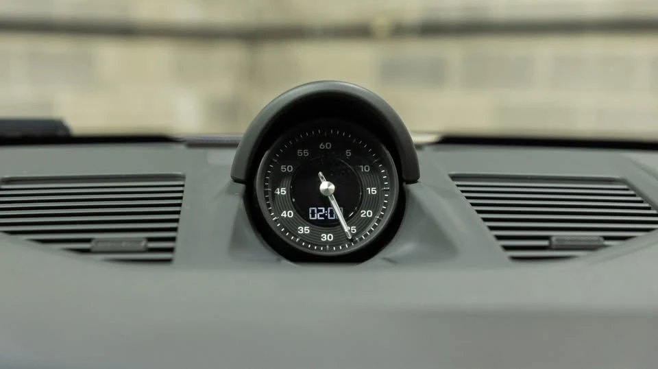 2020 Porsche 992 Carrera - Image 16 of 19