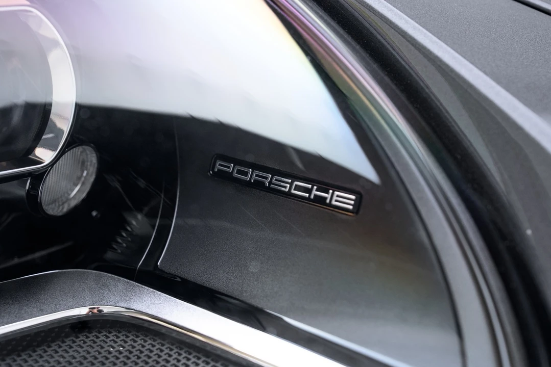 2020 Porsche 992 Carrera - Image 16 of 21