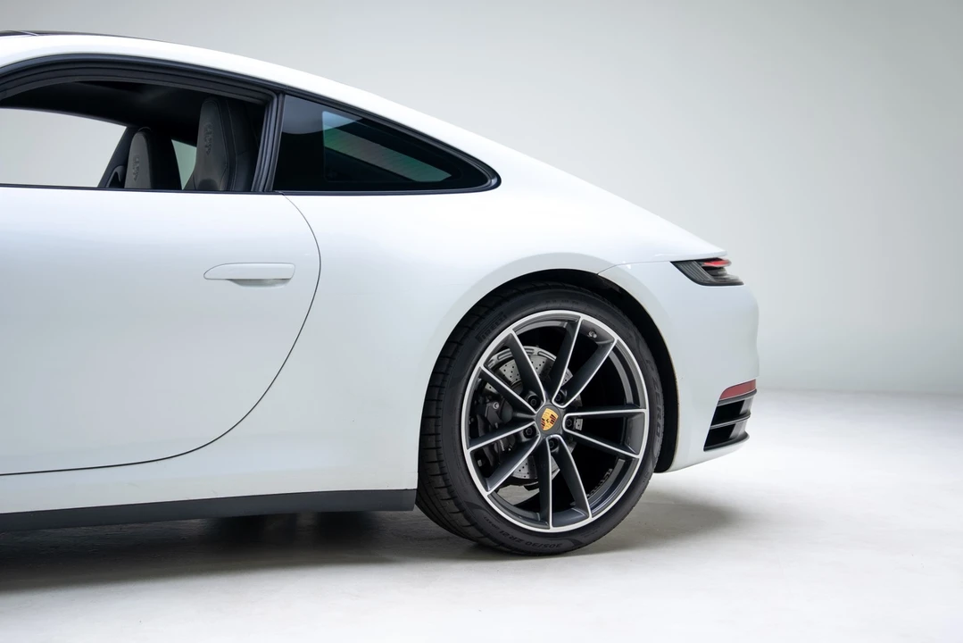 2020 Porsche 992 Carrera - Image 16 of 21