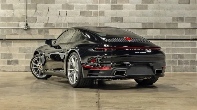 2020 Porsche 911 Carrera