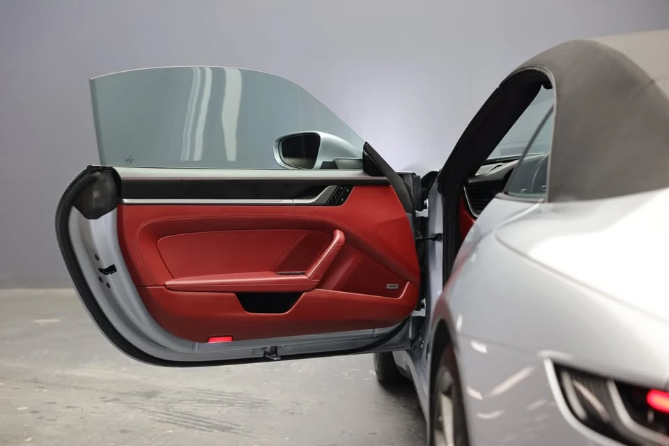 2020 Porsche 992 Carrera 4S - Image 10 of 20