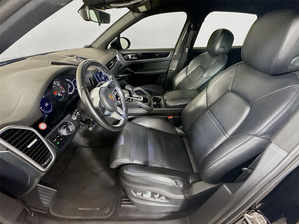 2020 Porsche - Image 2 of 31