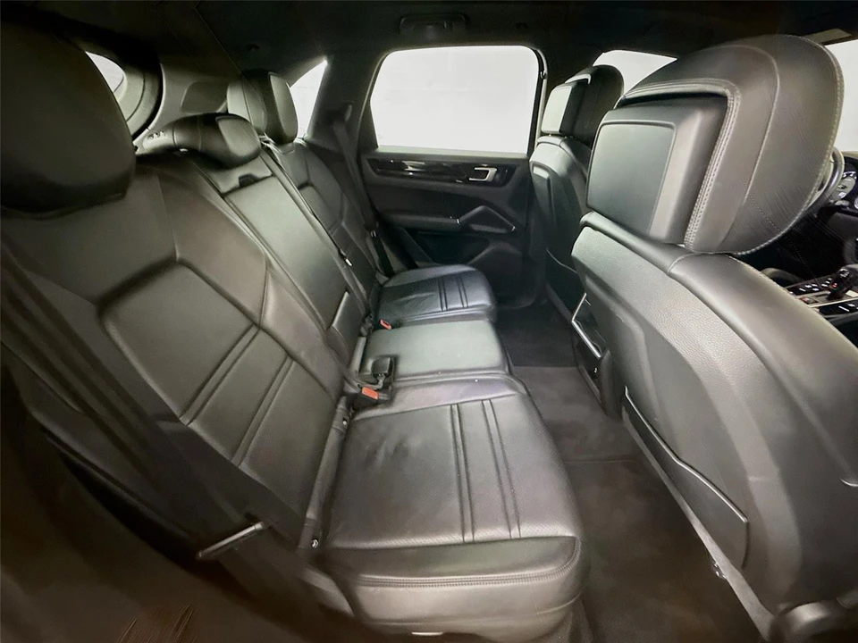 2020 Porsche - Image 17 of 31