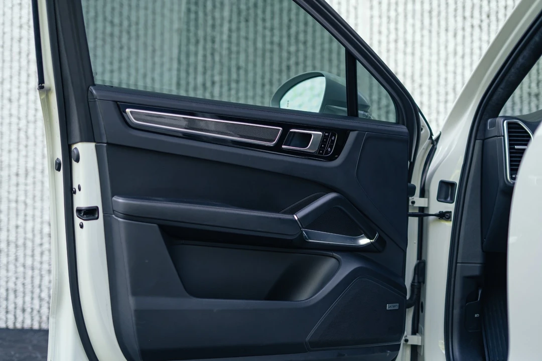 2020 Porsche Cayenne - Image 27 of 31