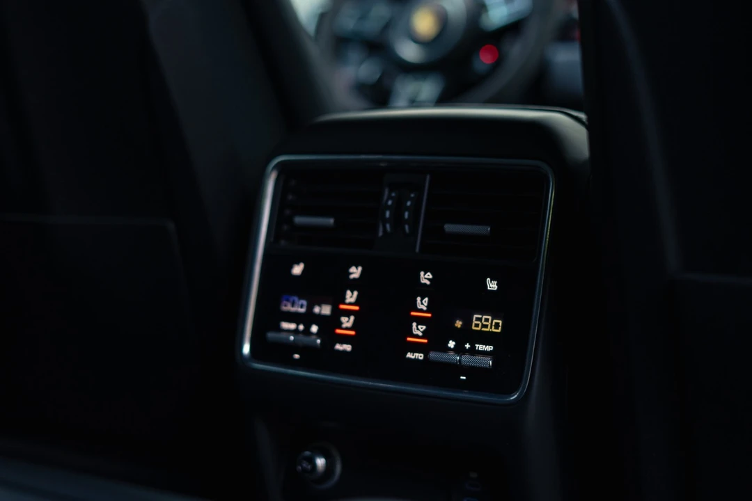 2020 Porsche Cayenne - Image 29 of 31