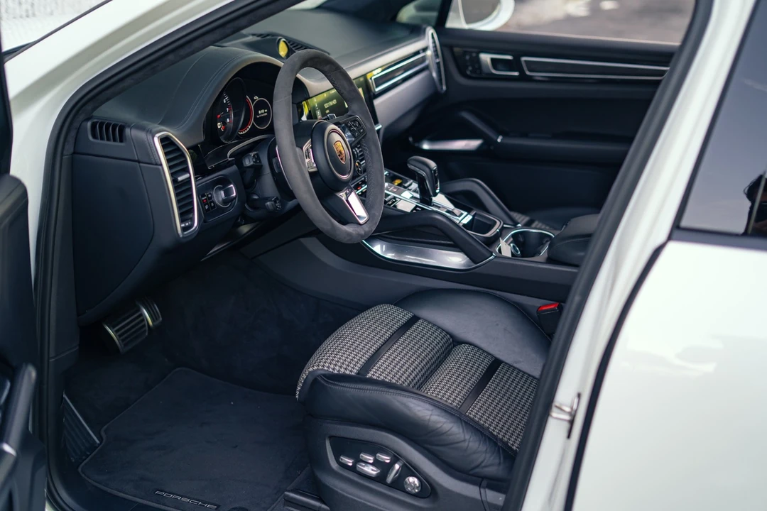 2020 Porsche Cayenne - Image 23 of 31