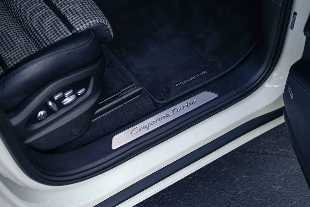 2020 Porsche Cayenne - Image 17 of 31