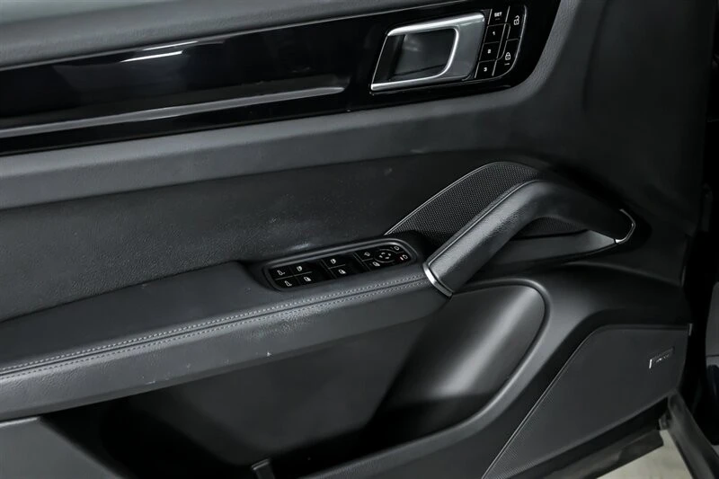 2020 Porsche 9Y0/9Y3 Cayenne - Image 18 of 21