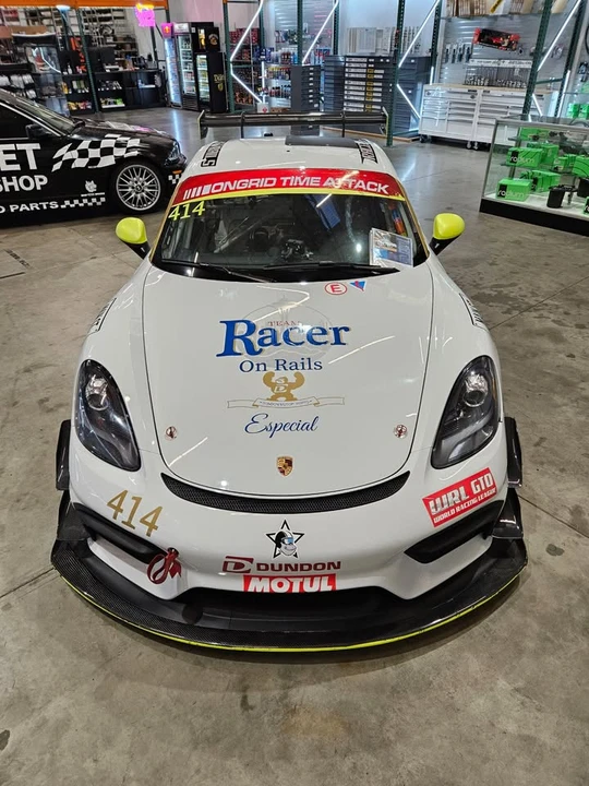 2020 Porsche 718 Cayman GT4 - Image 2 of 20