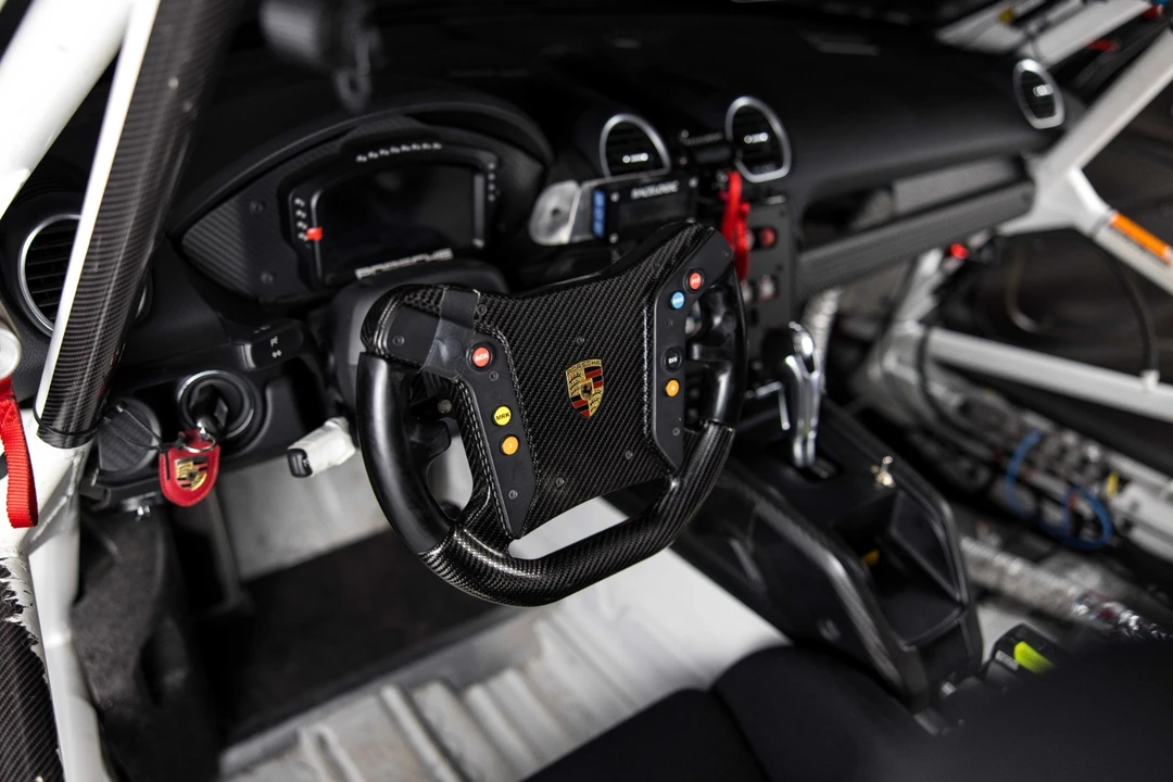 2020 Porsche 718 Cayman GT4 Clubsport - Image 14 of 31
