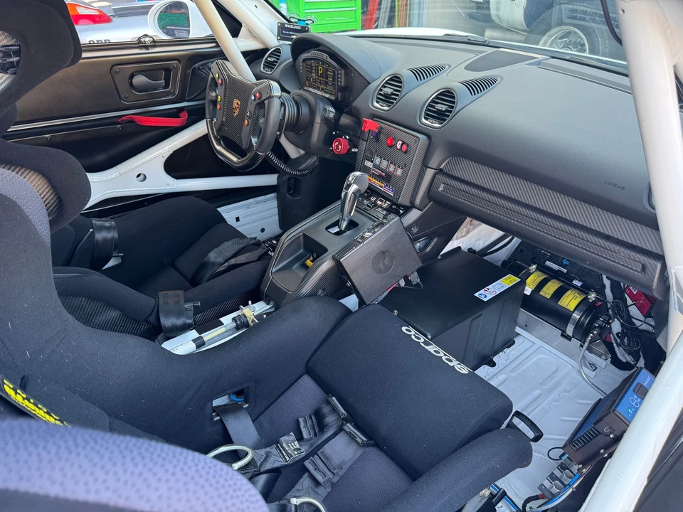 2020 Porsche 718 Cayman GT4 Clubsport - Image 17 of 31