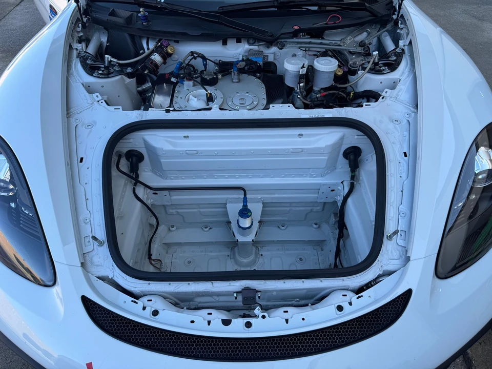 2020 Porsche 718 Cayman GT4 Clubsport - Image 23 of 31