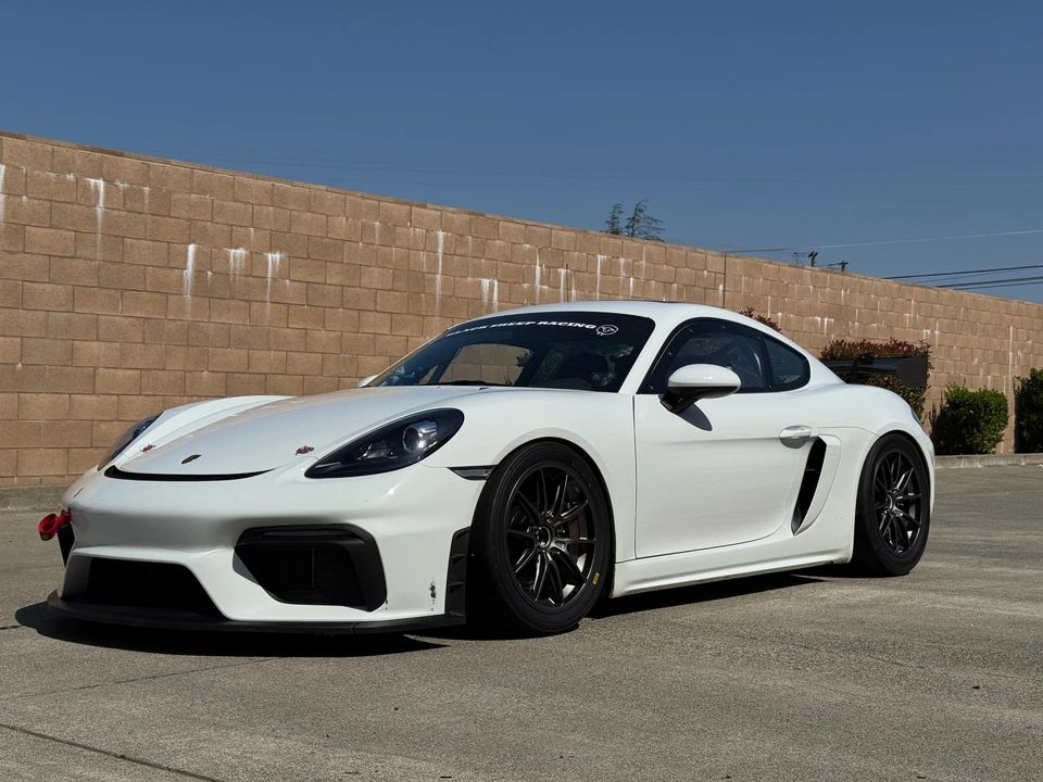 2020 Porsche 718 Cayman GT4 Clubsport - Image 8 of 31