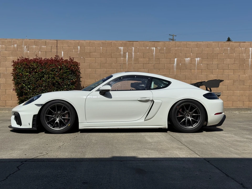 2020 Porsche 718 Cayman GT4 Clubsport - Image 7 of 31