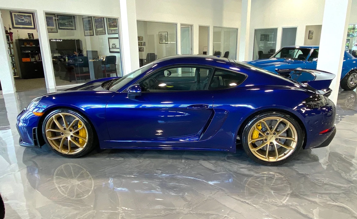2020 Porsche 718 Cayman GT4 - Image 3 of 9