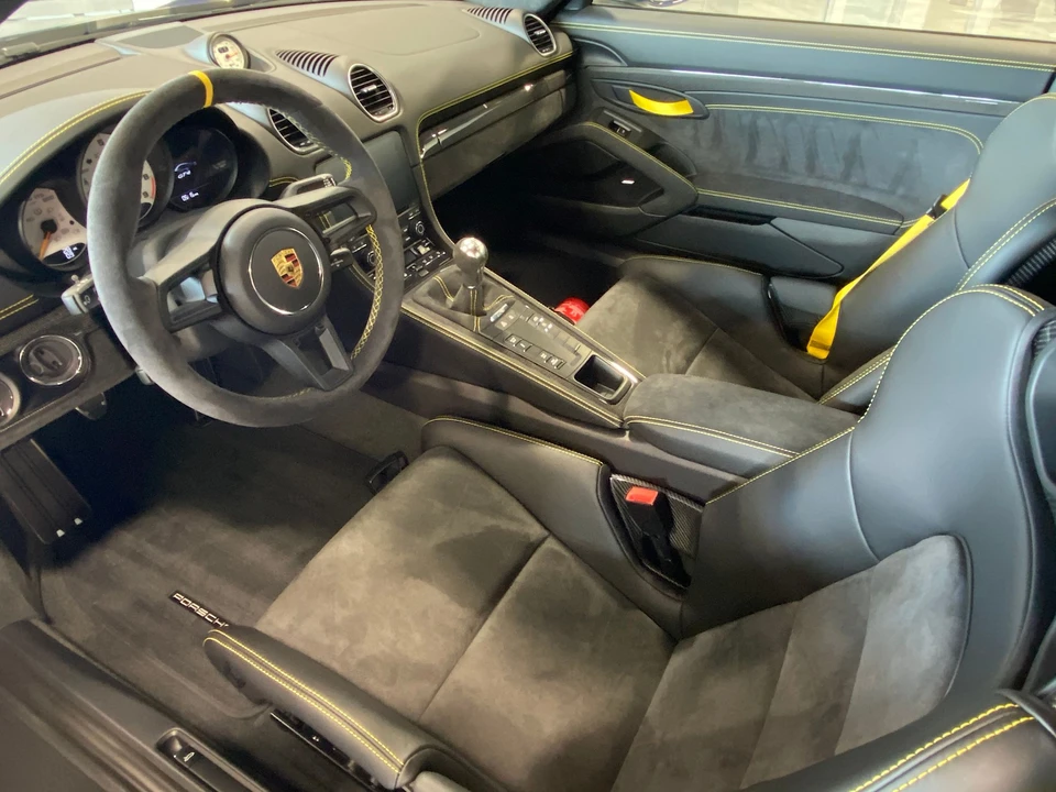2020 Porsche 718 Cayman GT4 - Image 6 of 9