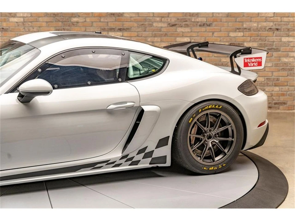 2020 Porsche 718 Cayman GT4 - Image 10 of 31