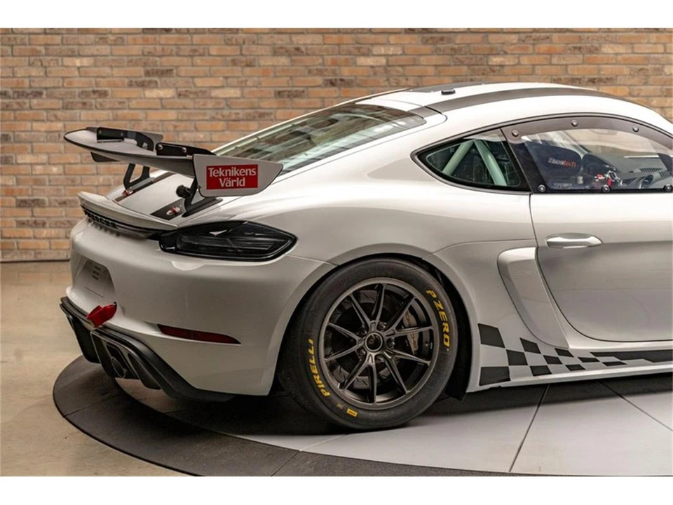 2020 Porsche 718 Cayman GT4 - Image 11 of 31