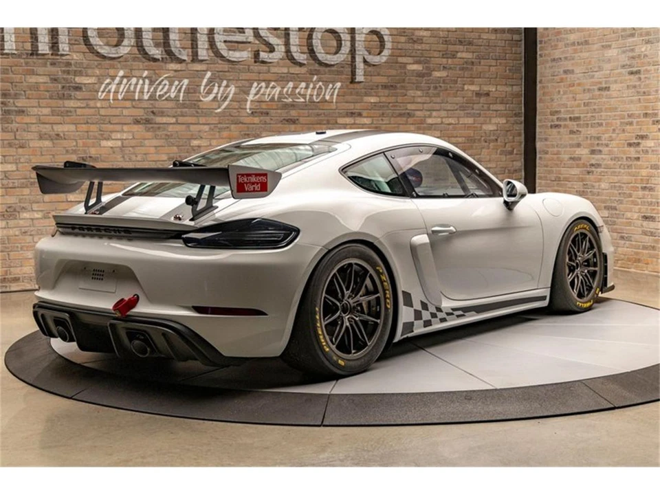 2020 Porsche 718 Cayman GT4 - Image 8 of 31