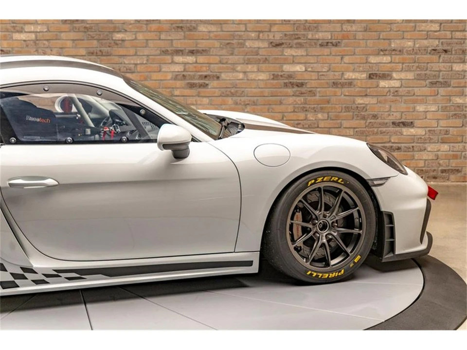 2020 Porsche 718 Cayman GT4 - Image 12 of 31
