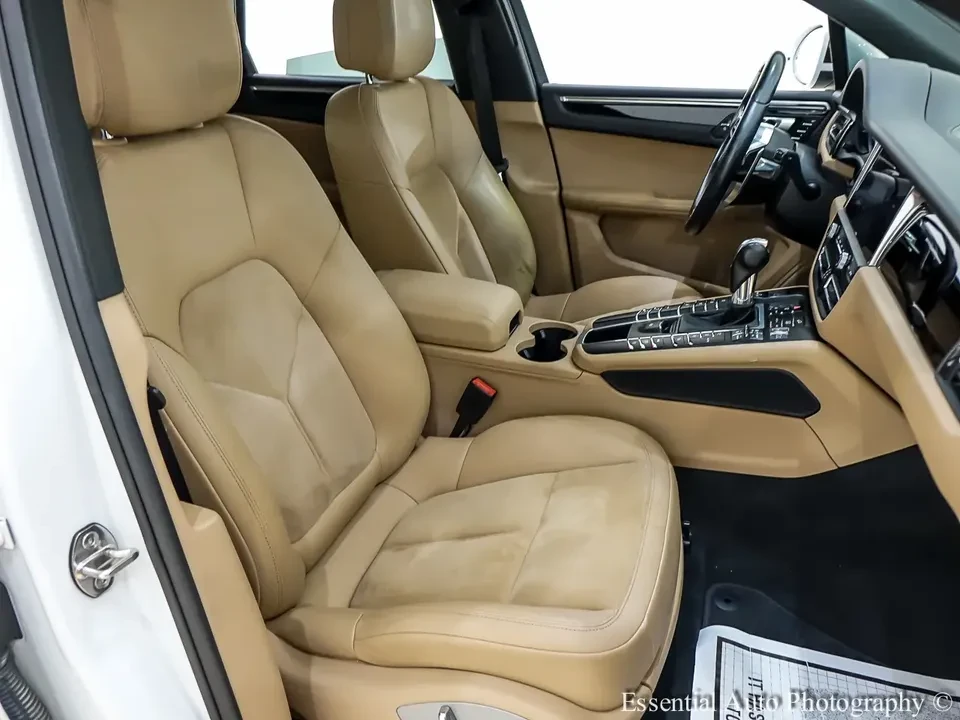 2020 Porsche Macan - Image 18 of 20