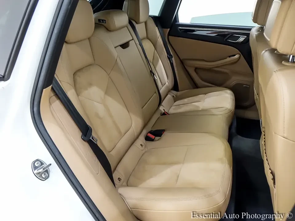 2020 Porsche Macan - Image 17 of 20