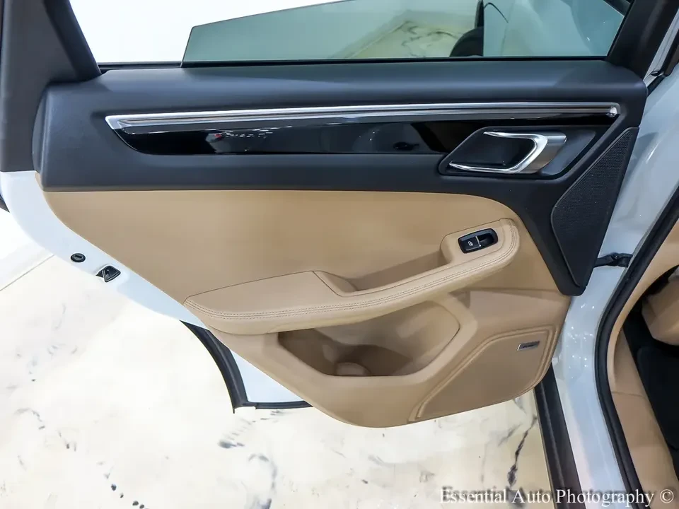 2020 Porsche Macan - Image 15 of 20
