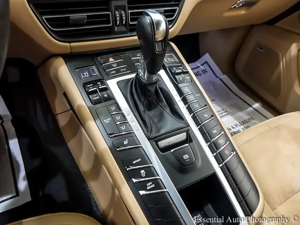 2020 Porsche Macan - Image 13 of 20