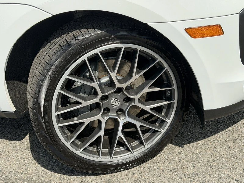 2020 Porsche Macan - Image 17 of 20