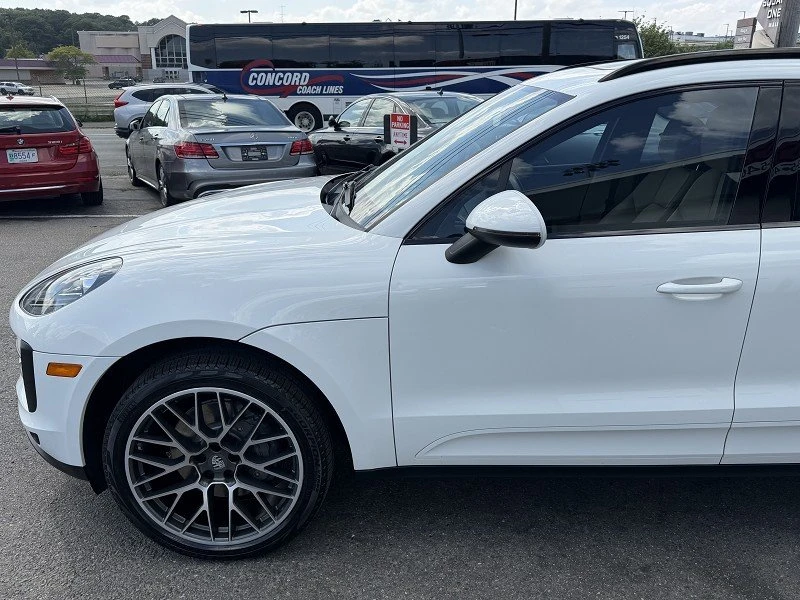 2020 Porsche Macan - Image 18 of 20