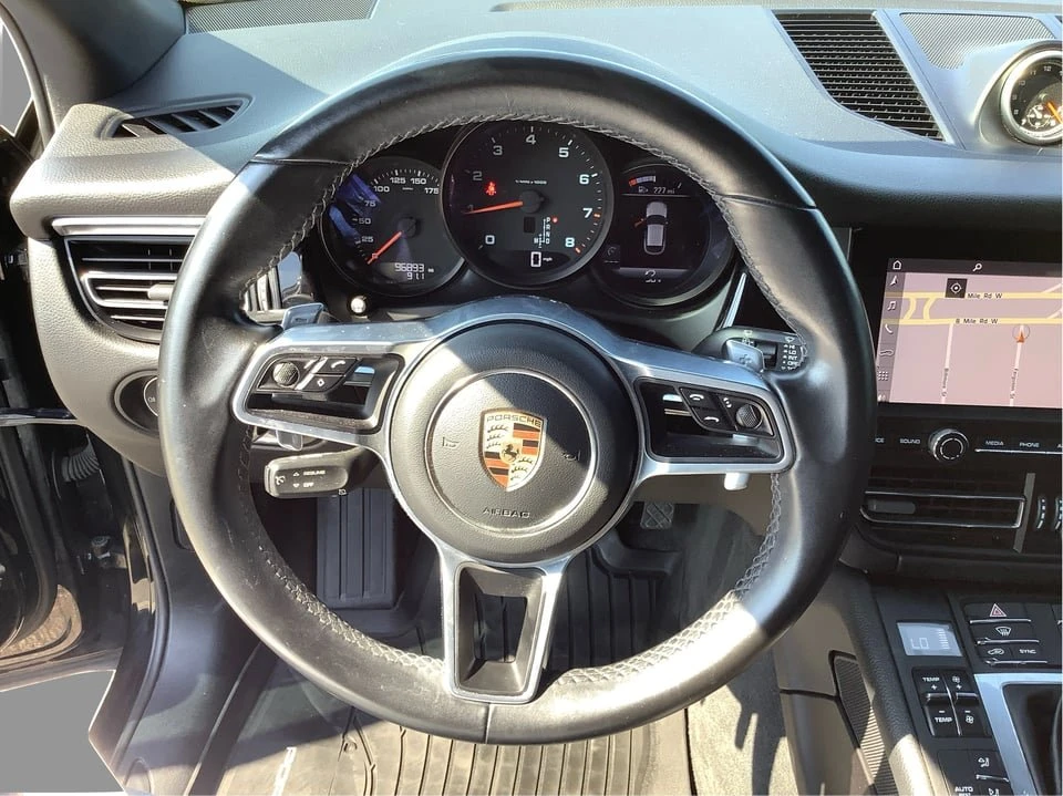 2020 Porsche Macan - Image 18 of 20