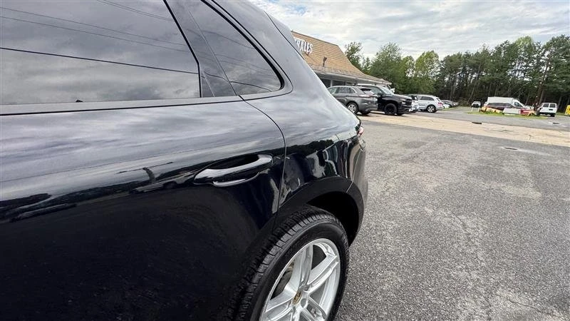 2020 Porsche Macan - Image 17 of 20